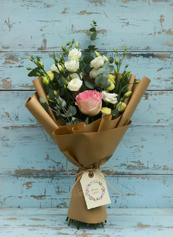 Букет цветов из: Розы и Лизиантусы в Первомайском Челябинской области