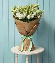 Букет цветов из:  Лизиантусы в Первомайском Челябинской области