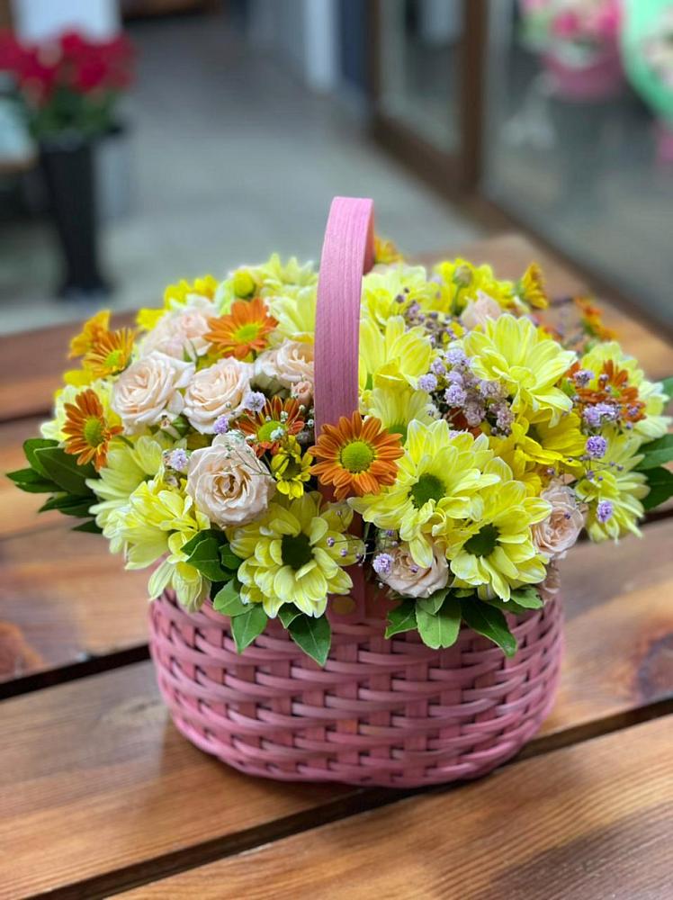 Цветочная композиция из Хризантемы и Розы в корзине в Первомайском Челябинской области