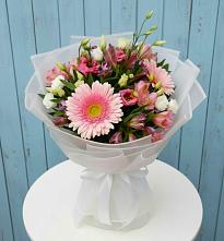 Букет цветов из:  Герберы, Альстромерии и Лизиантусы в Первомайском Челябинской области