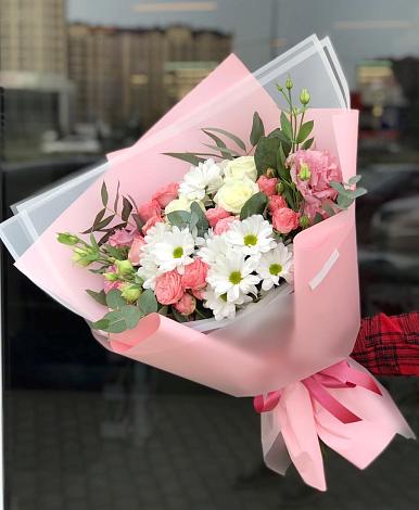 Букет цветов из: Розы, Лизиантусы и Хризантемы в Первомайском Челябинской области