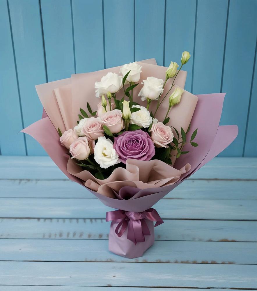 Букет цветов из: Розы и Лизиантусы в Первомайском Челябинской области